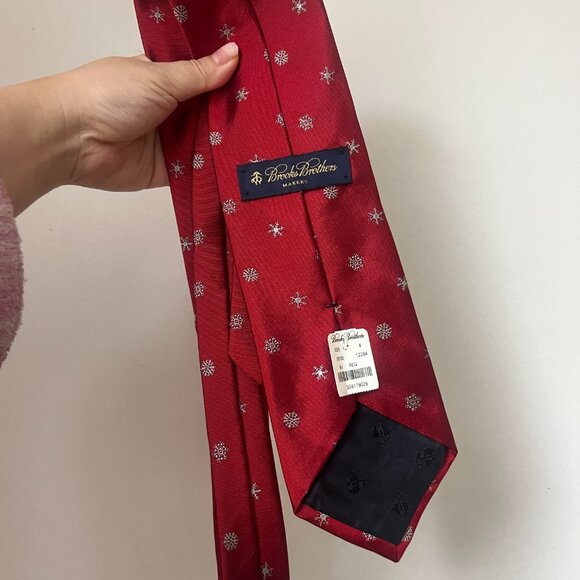 Brooks Brothers Makers 100% Silk Tie Snowflake Pattern - Picture 4 of 12